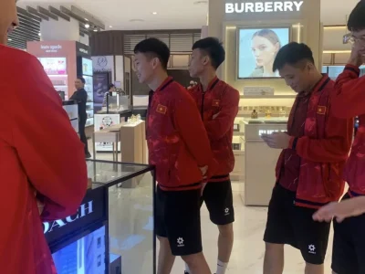 HLV Giustozzi bất ngờ cho tuyển Futsal Việt Nam ‘đi chợ’ trước trận tứ kết nảy lửa với Indonesia