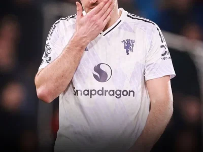 MU khủng hoảng trung vệ: Treo giò Maguire, Carrick buộc phải dùng cặp trẻ tổng 39 tuổi đấu Chelsea