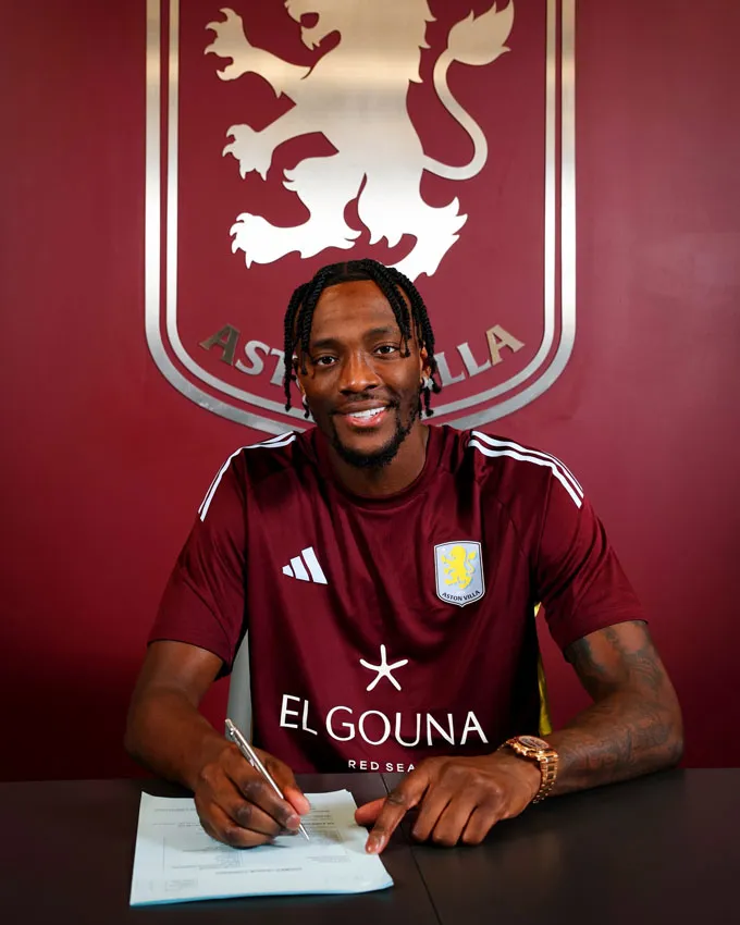 Abraham ký hợp đồng 4 năm rưỡi với Aston Villa